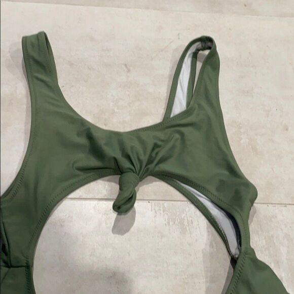 Zaful Women’s Green Cut Out Knot One Piece Swimsuit Sz Small - Picture 2 of 4